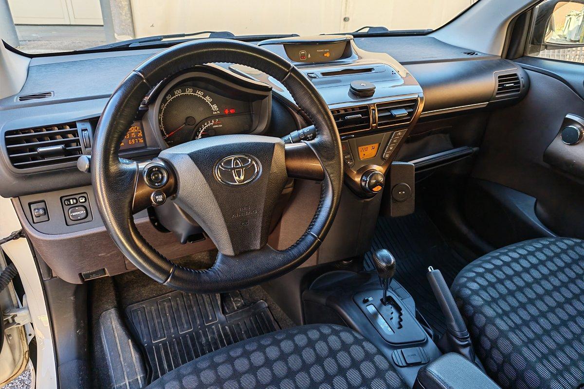 TOYOTA iQ 1.0 CVT Trend