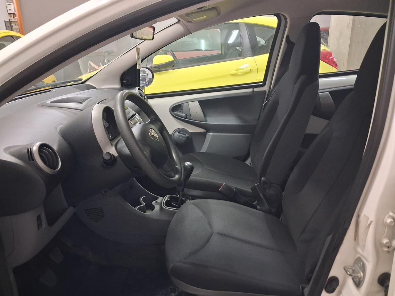 Toyota Aygo 1.0 12V VVT-i 5 porte unico prop 2012