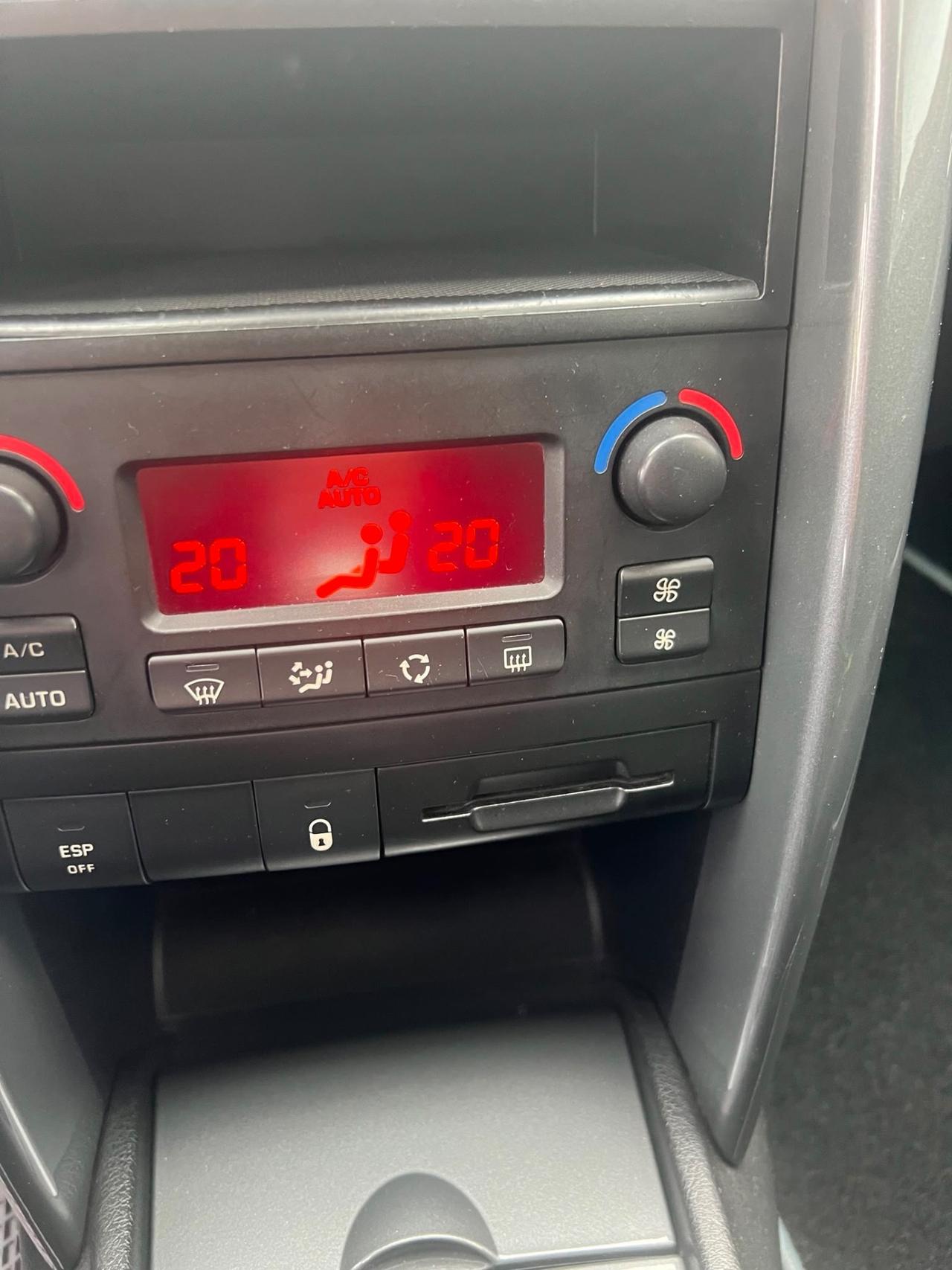 Peugeot 207 1.6 VTI CC ROLAND GARROS