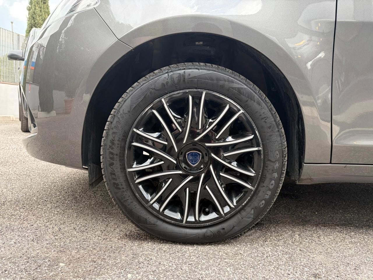 Lancia Ypsilon 1.0 FireFly 5 porte S&S Hybrid Alberta Ferretti