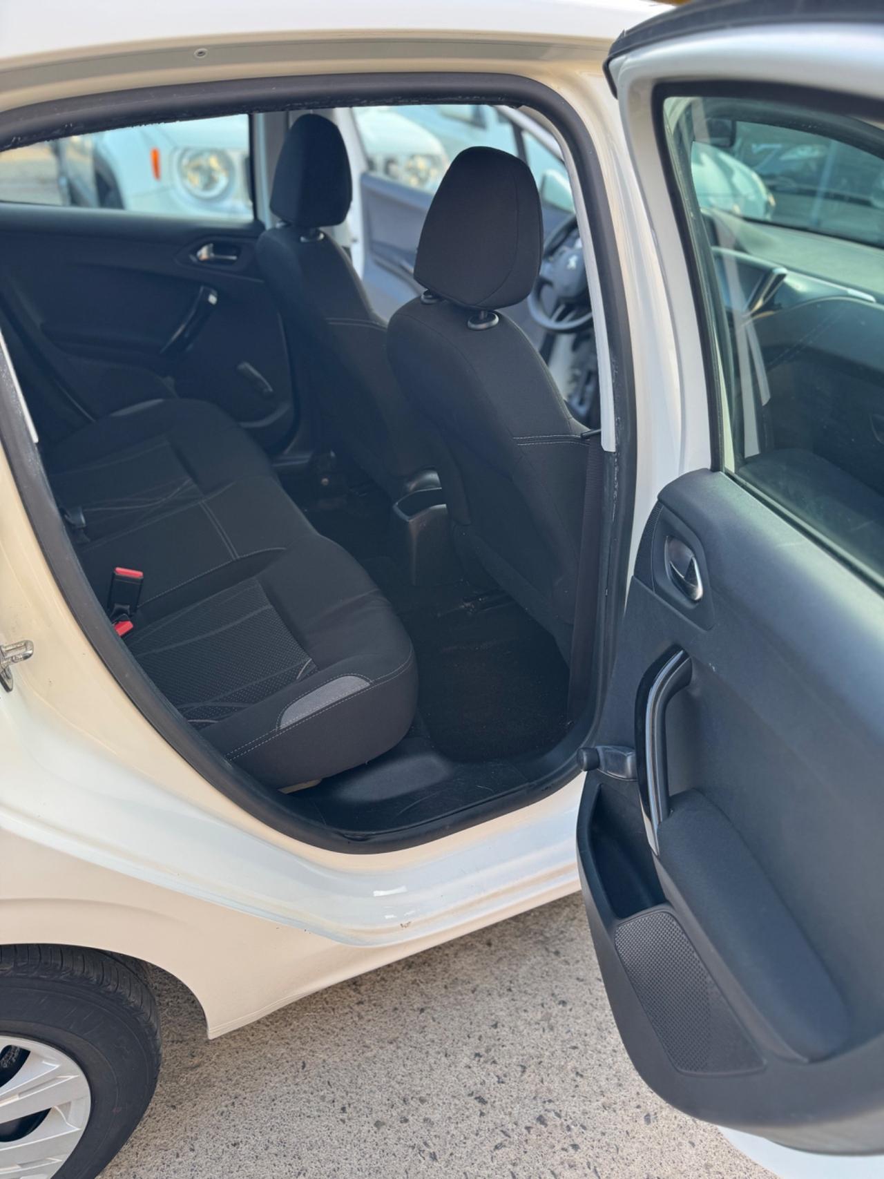 Peugeot 208 PureTech 82 5 porte Allure