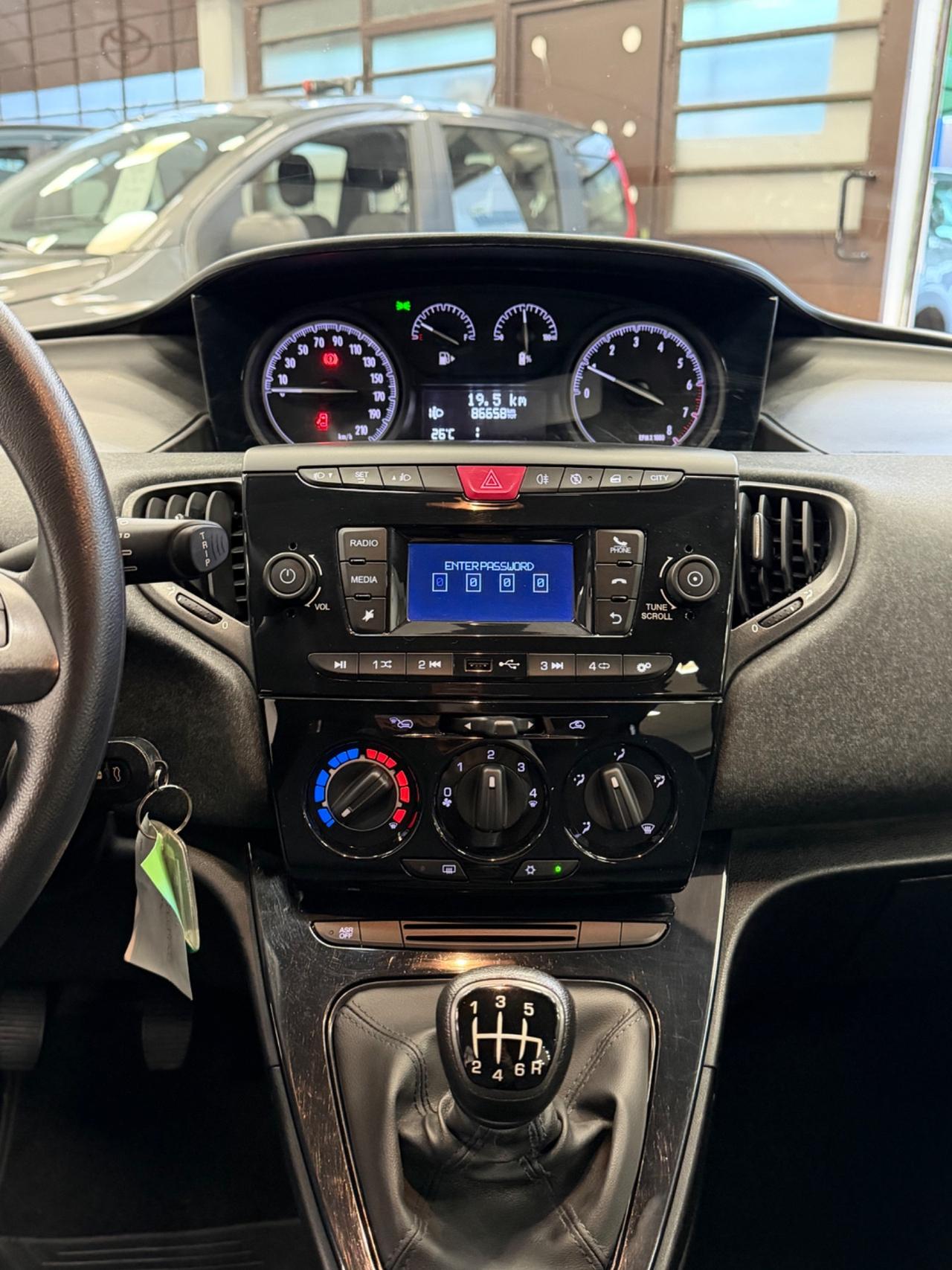 Lancia Ypsilon 1.0 FireFly 5 porte S&S Hybrid Silver