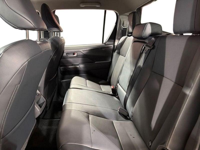 Toyota Hilux 2.8 DIESEL MILD HYBRID 48V 204 CV AUT INVINCIBLE