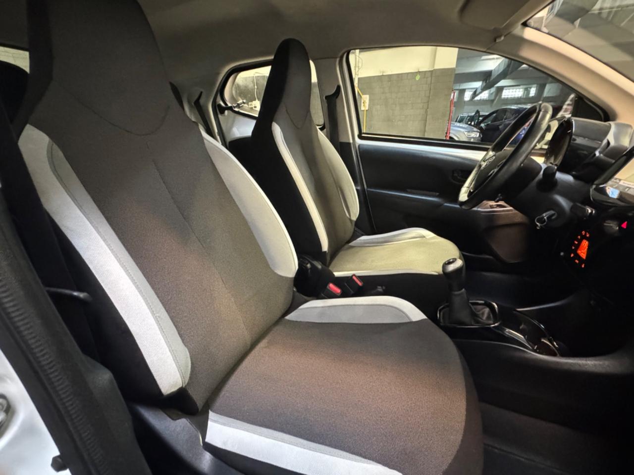 Toyota Aygo 1.0 VVT-i 69 CV 5 porte x-black Tss