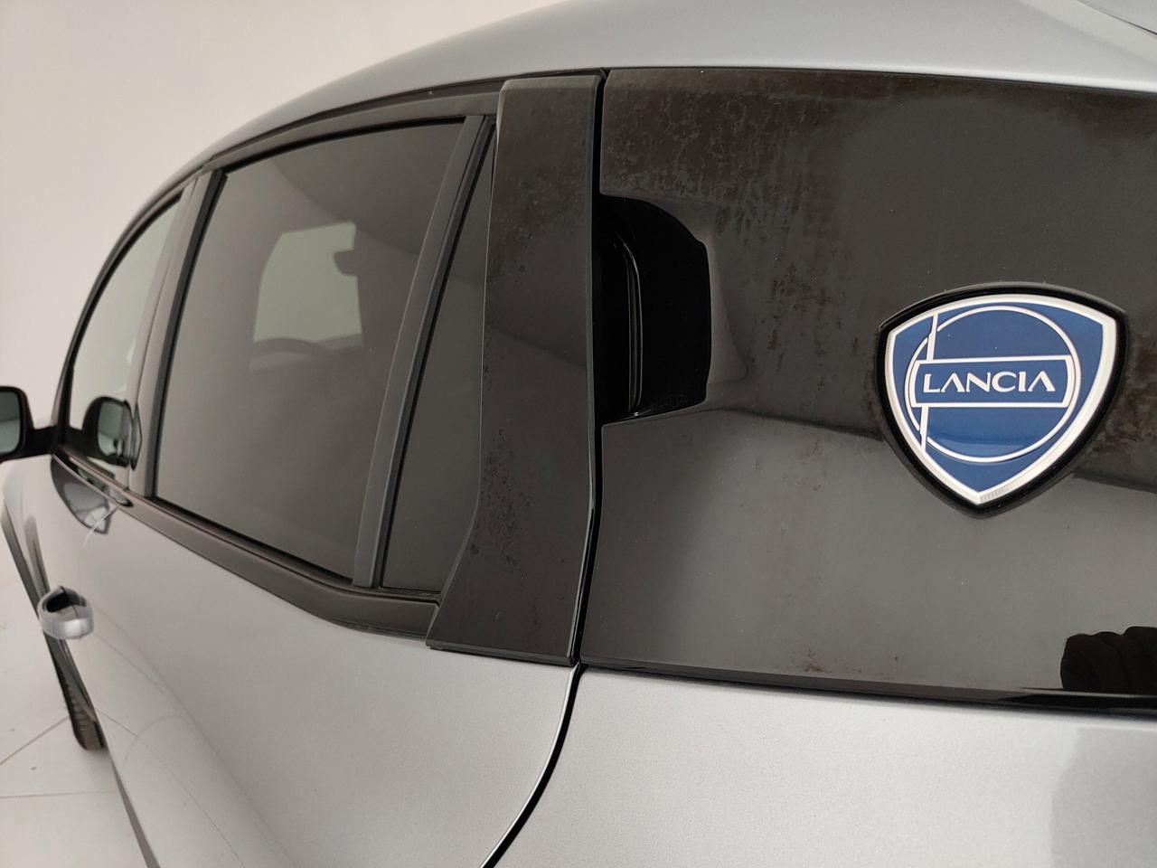Lancia Ypsilon Hybrid e-DCT LX