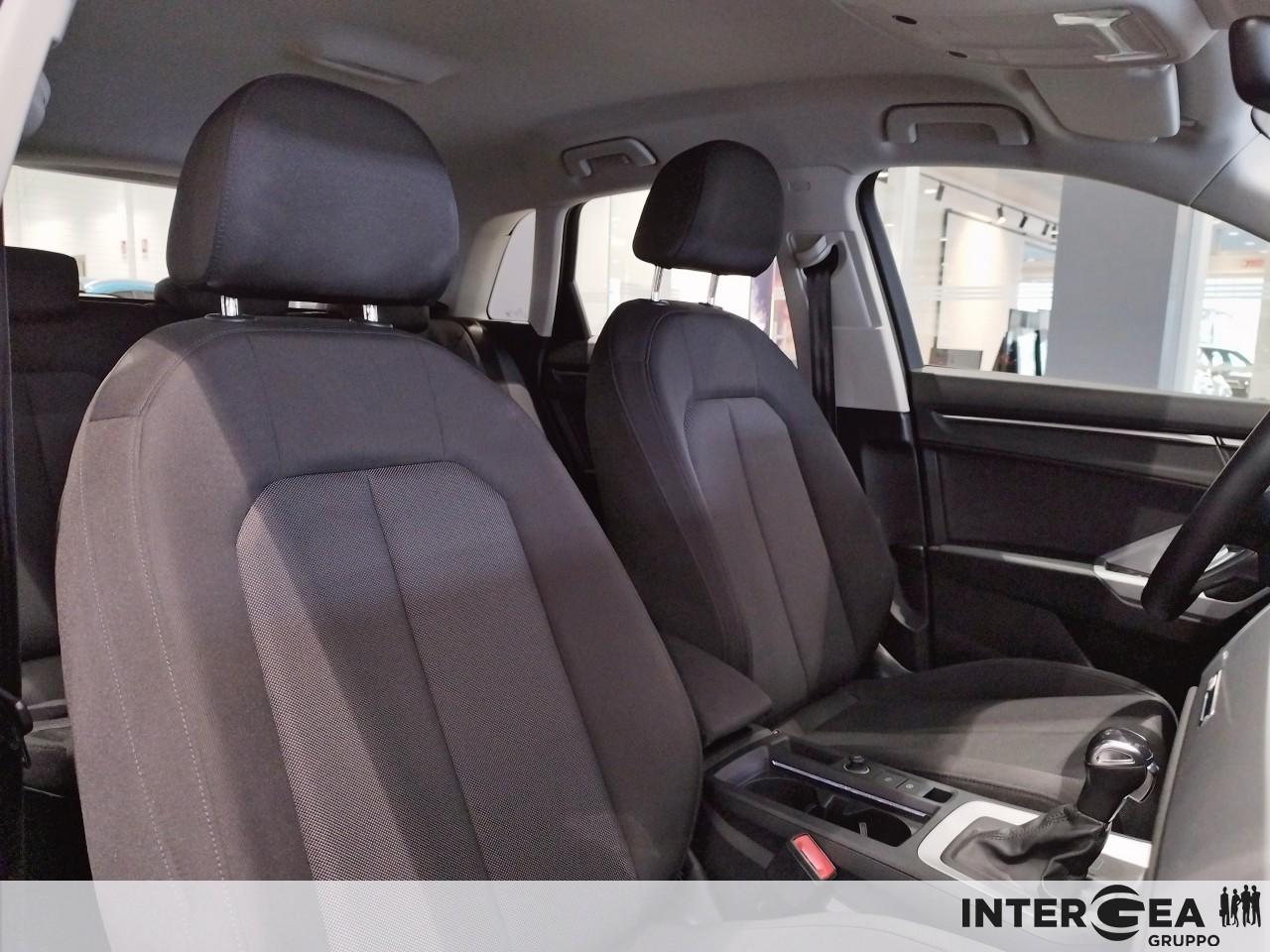 AUDI Q3 35 2.0 tdi Business s-tronic