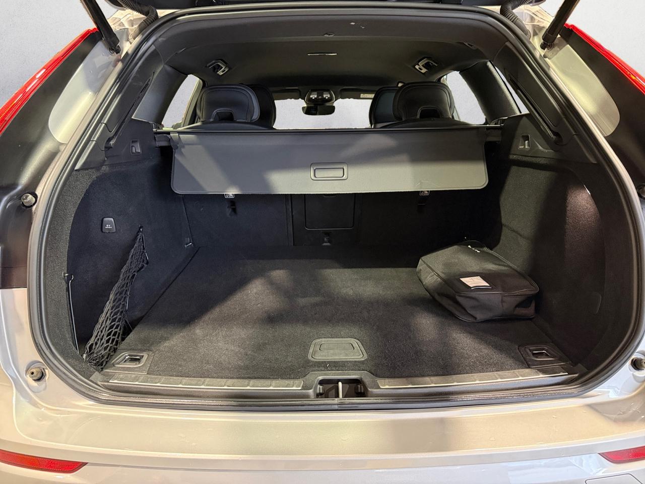 VOLVO XC60 2.0 b4 Momentum awd auto