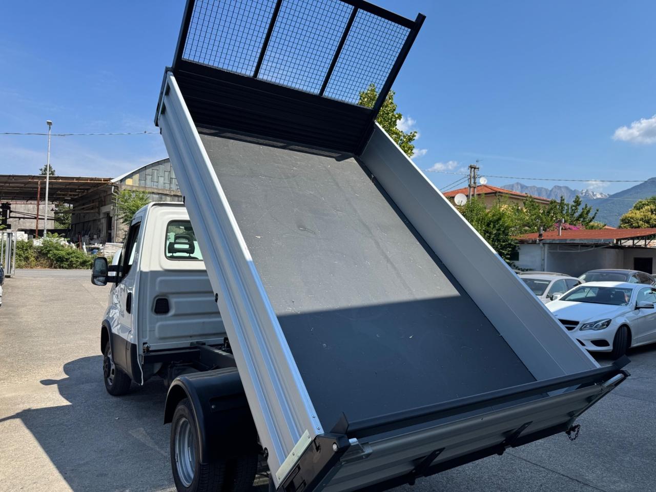 Iveco dayli ribaltabile trilaterale