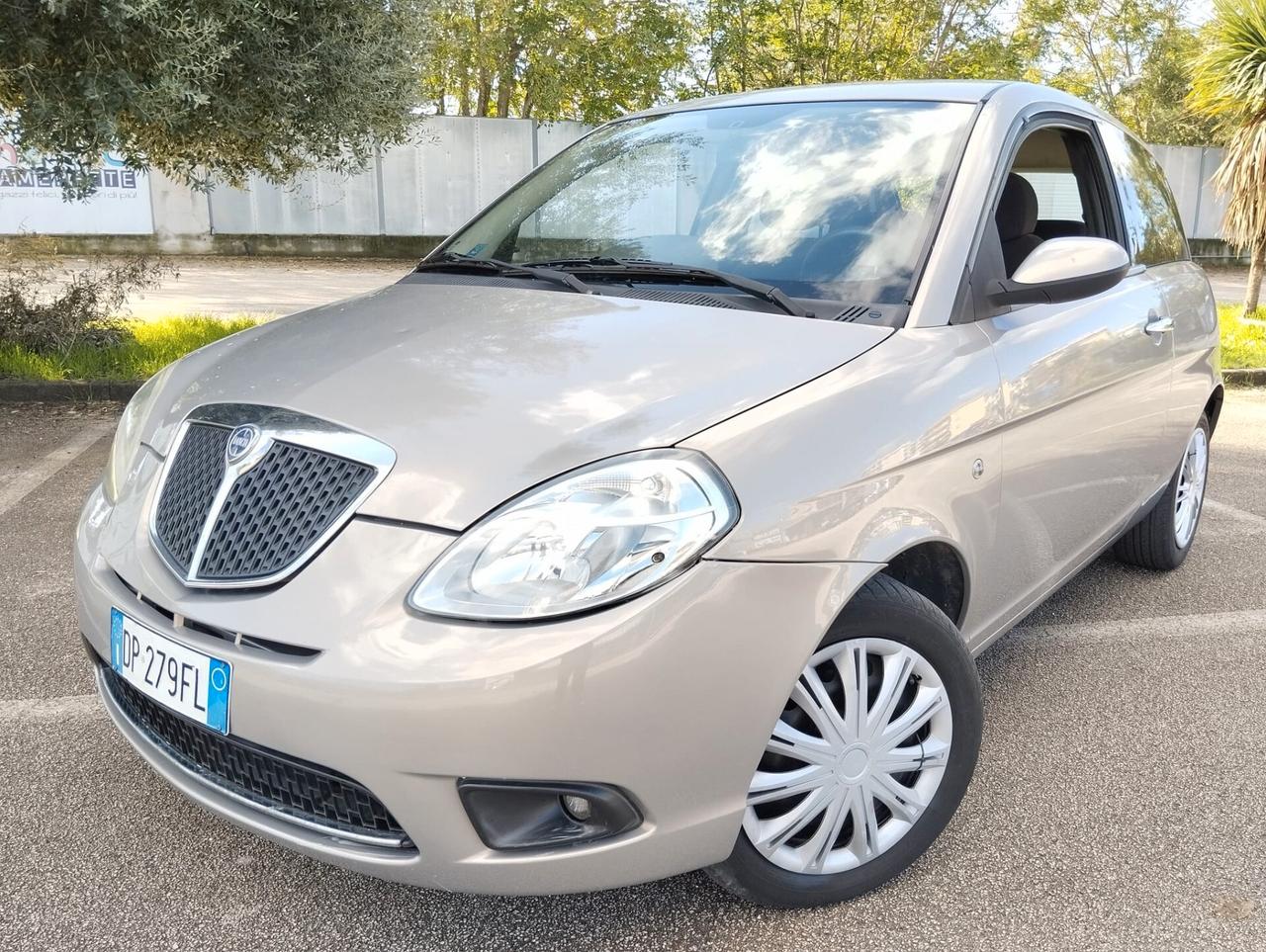 Lancia Ypsilon 1.3 MJT 75 CV Argento