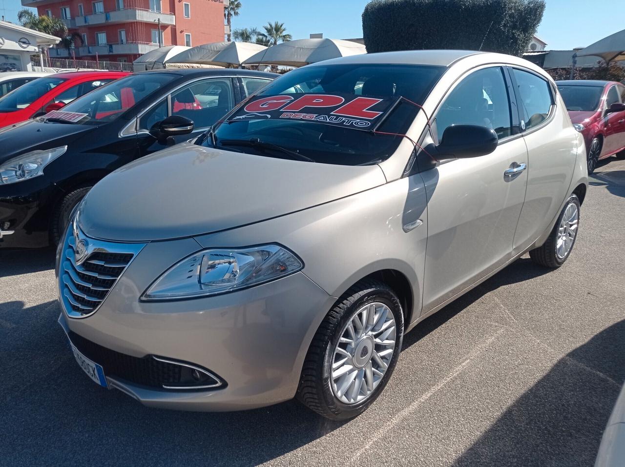 Lancia Ypsilon 1.2 69 CV 5 porte GPL di serie Ecochic Gold