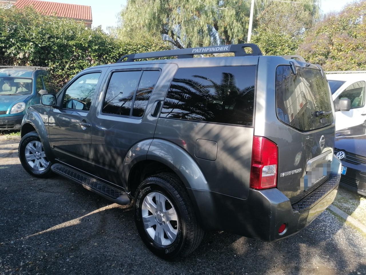 Nissan Pathfinder 2.5 dCi SE