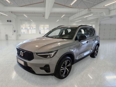 VOLVO XC40 B3 automatico Plus Dark