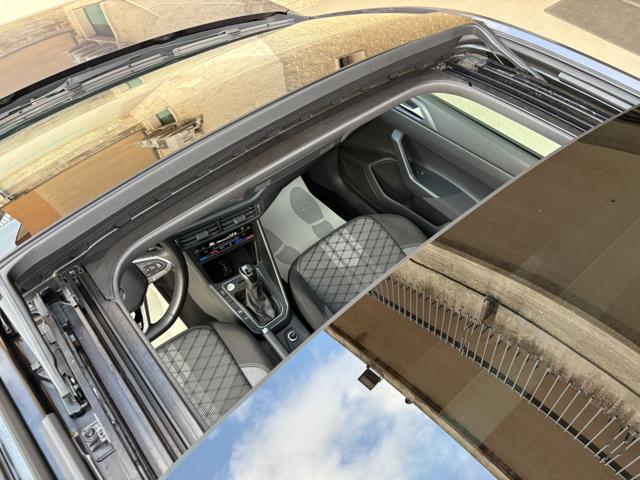 VOLKSWAGEN Taigo 1.0 TSI 116 CV DSG R-Line TETTO APR/PAN