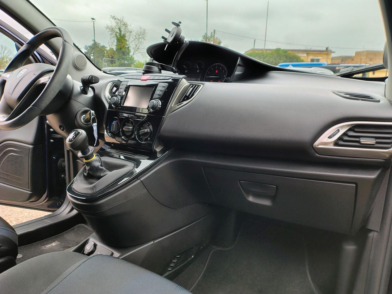 Lancia Ypsilon 1.0 FireFly 5 porte S&S Hybrid Ecochic Gold