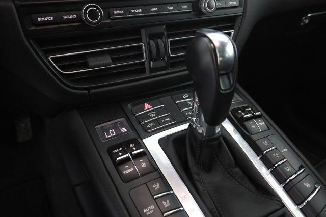 PORSCHE Macan Macan