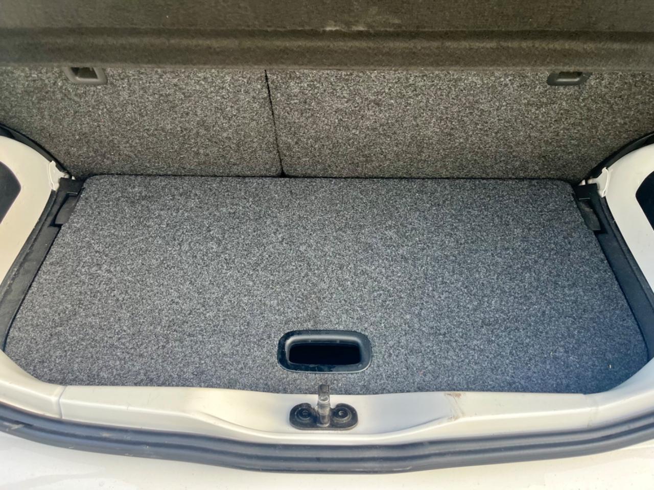 VW Up 1.0benz 2014 144.000km perfetta per neopatentati