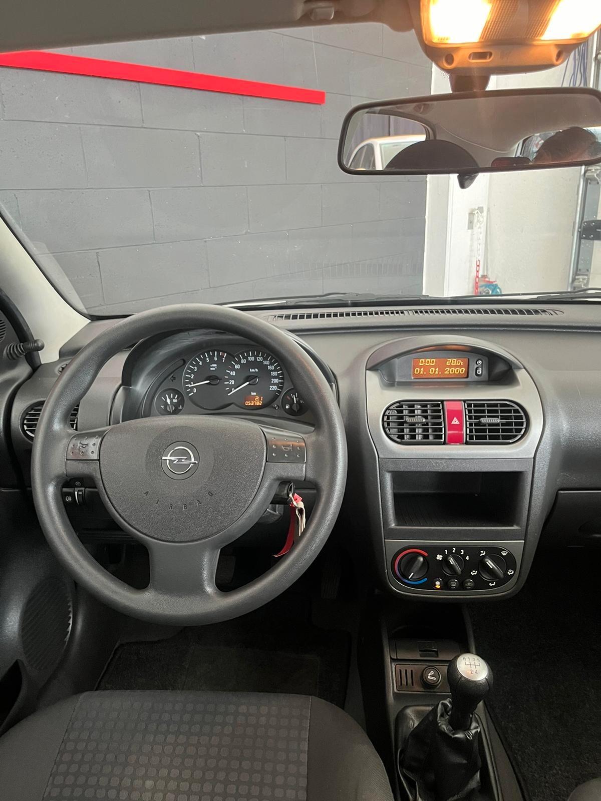 Opel Corsa 1.4i 16V cat 5 porte Cosmo