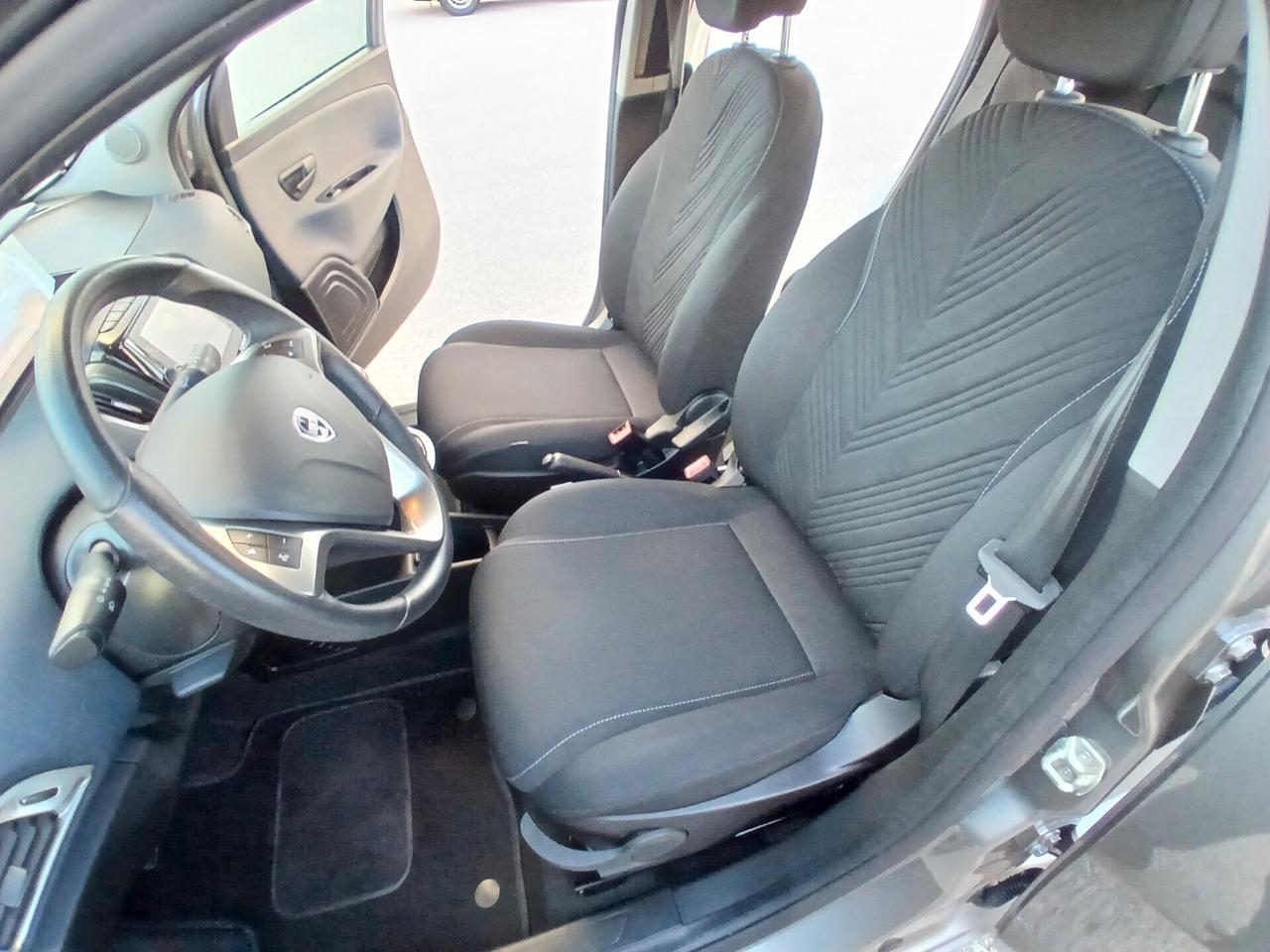 LANCIA YPSILON 1.0 HYBRID GOLD 2023