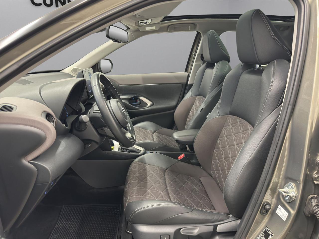 Toyota Yaris Cross 1.5h Lounge fwd 116cv e-cvt