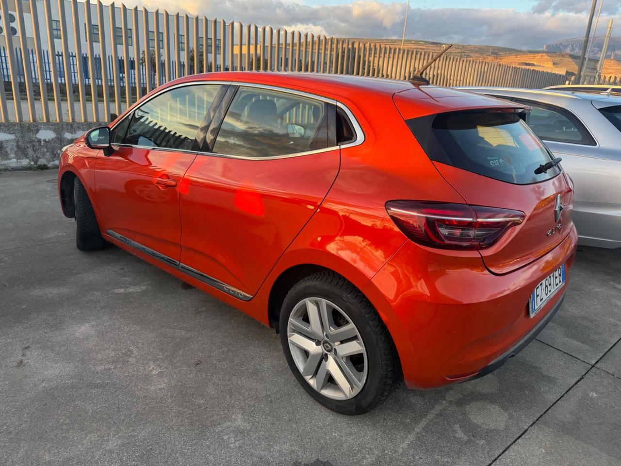 Renault Clio dCi 8V 90 CV EDC 5 porte Moschino Intens