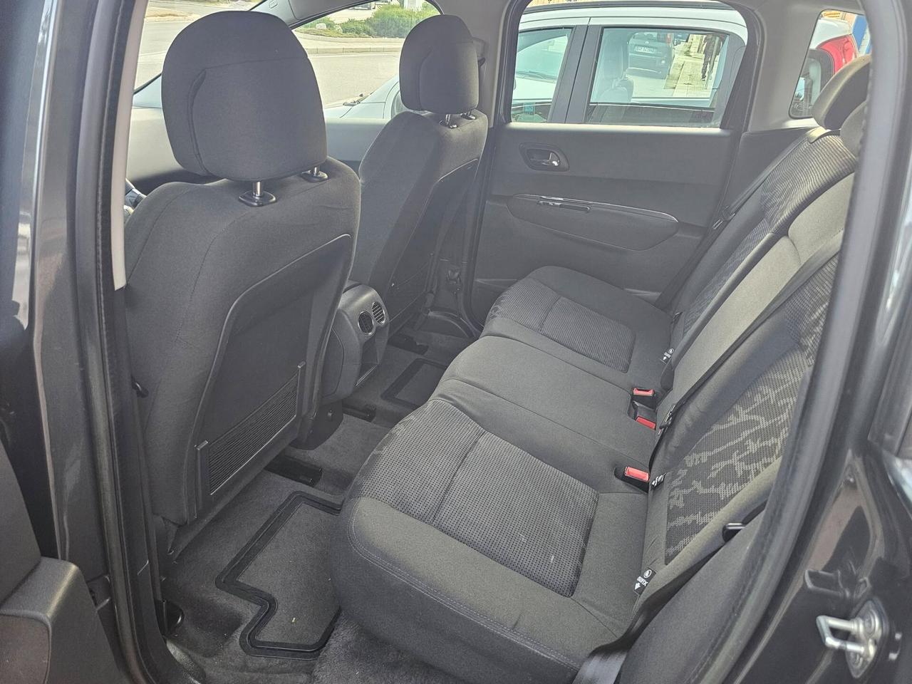 PEUGEOT 3008 1.6 HDI 115CV BUSINESS