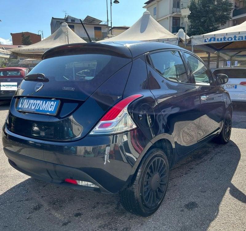 Lancia Ypsilon 1.0 FireFly 5 porte S&S Hybrid Alberta Ferretti