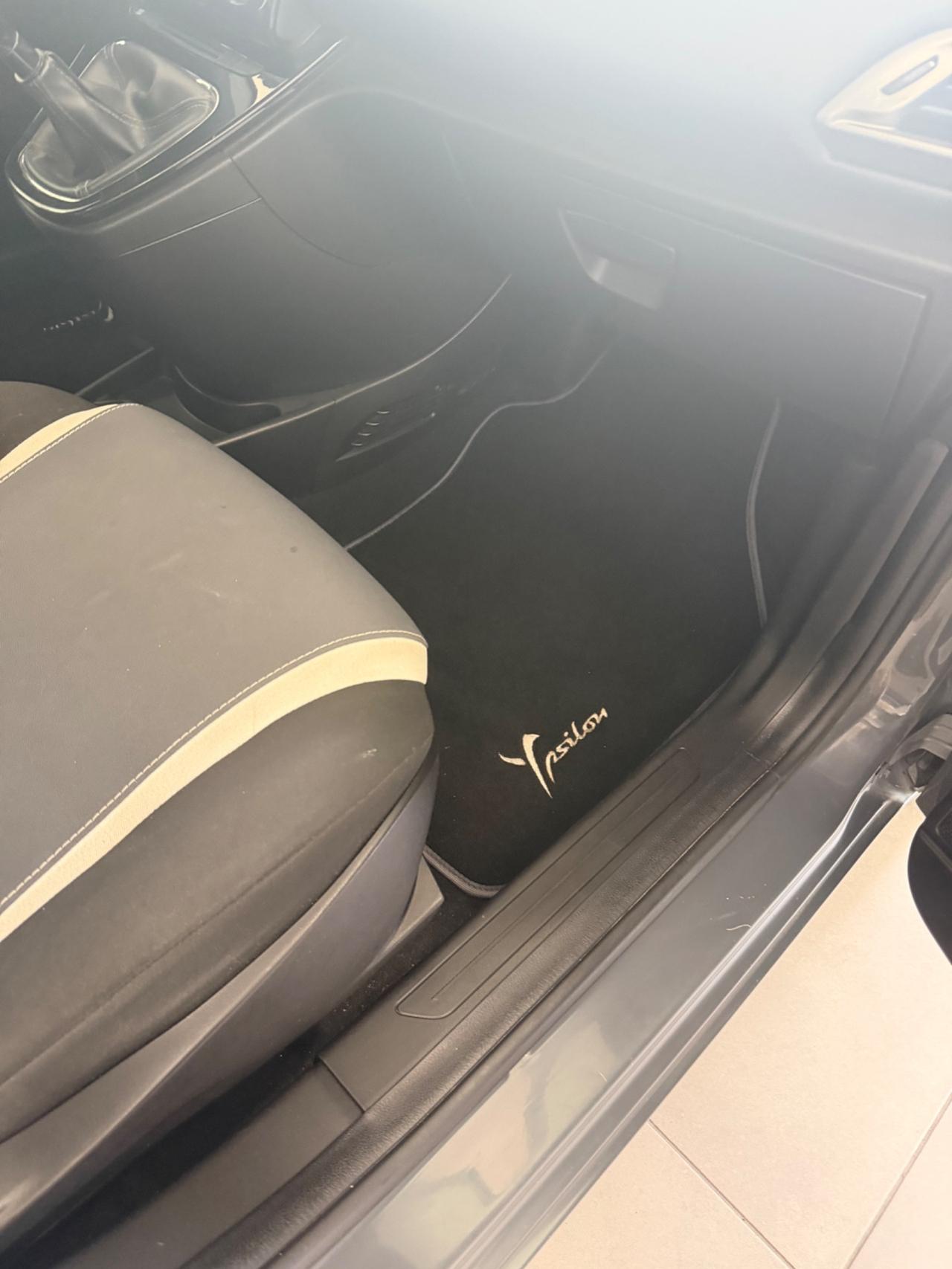 Lancia Ypsilon 1.3 MJT 95 CV 5 p. Platinum FINANZIABILE