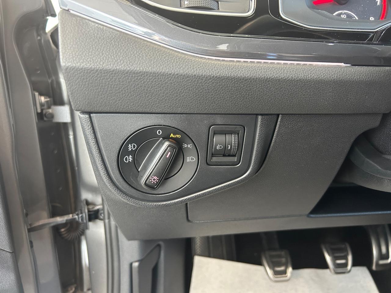 Volkswagen Polo 1.0 EVO 80 CV 5p. Sport BMT R-Line Neopatentati