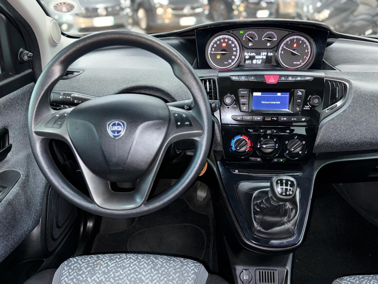 Lancia Ypsilon