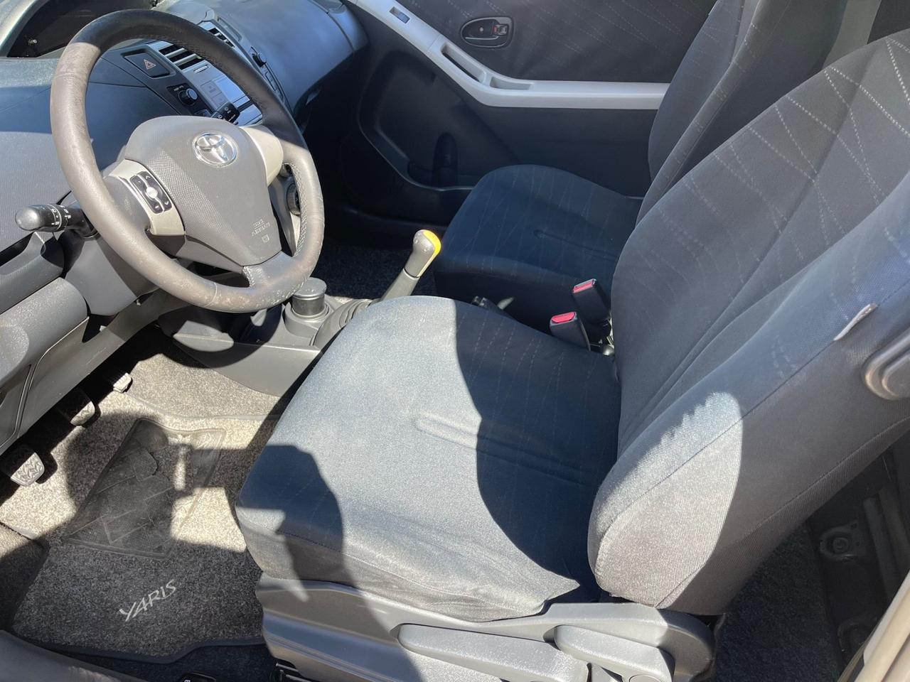 Toyota Yaris 1.0 5 porte