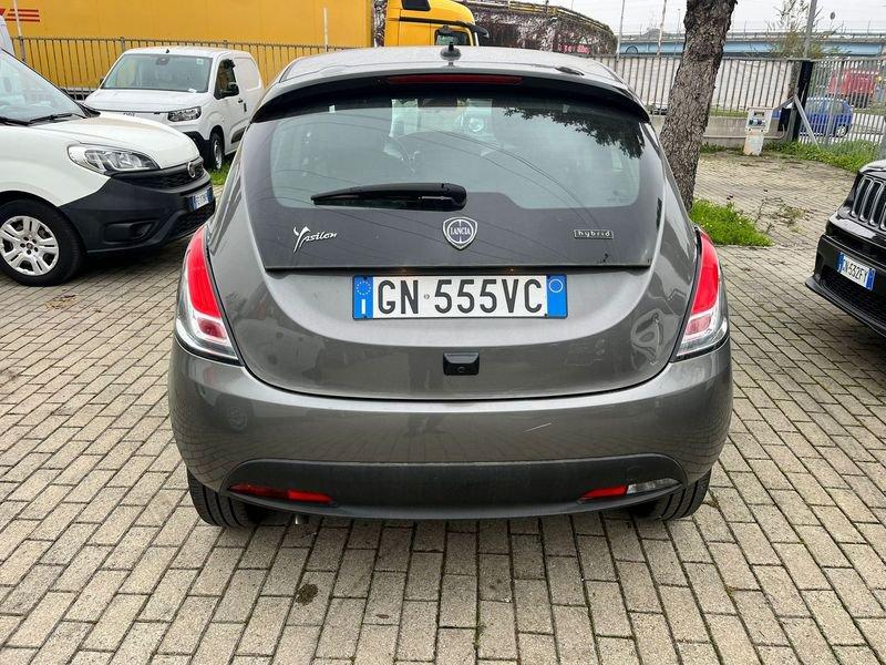 Lancia Ypsilon 1.0 FireFly 5 porte S&S Hybryd Gold