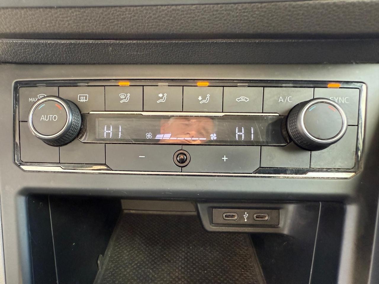 Volkswagen Polo 1.0 TSI DSG R-Line