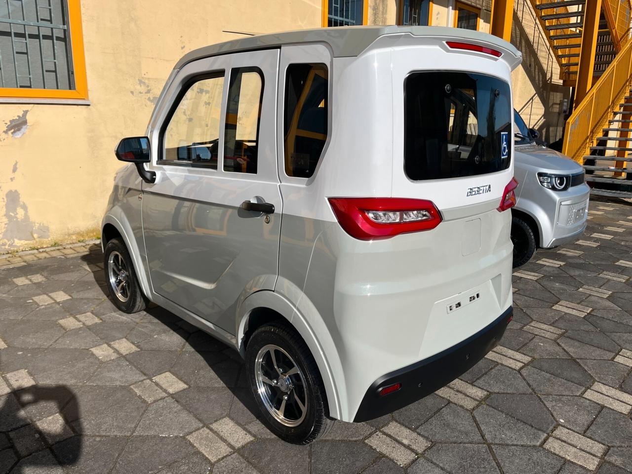 BEBETTA scooter cabinato disabili/anziani minicar