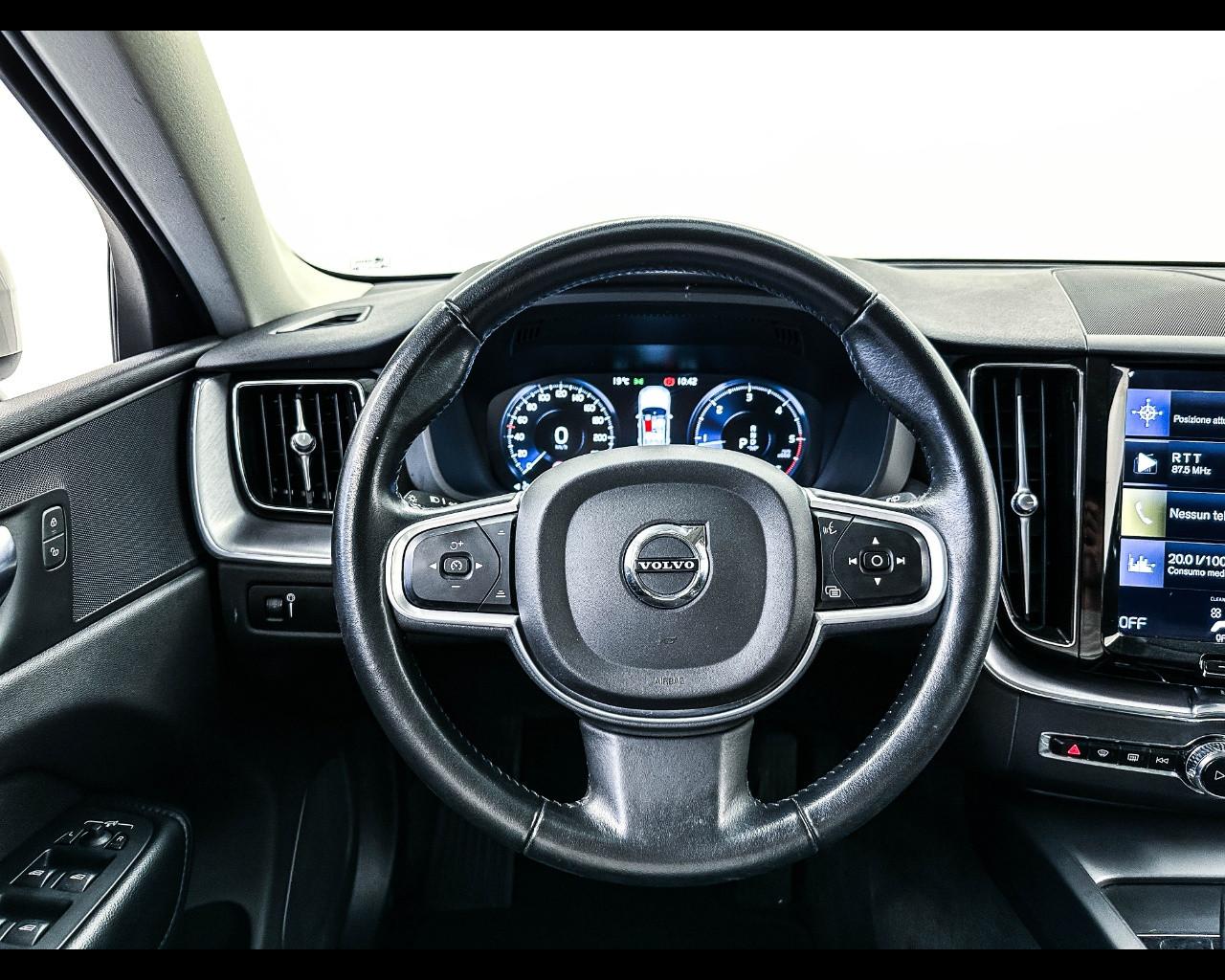 VOLVO XC60 B4 (d) AWD Geartronic Momentum Pro