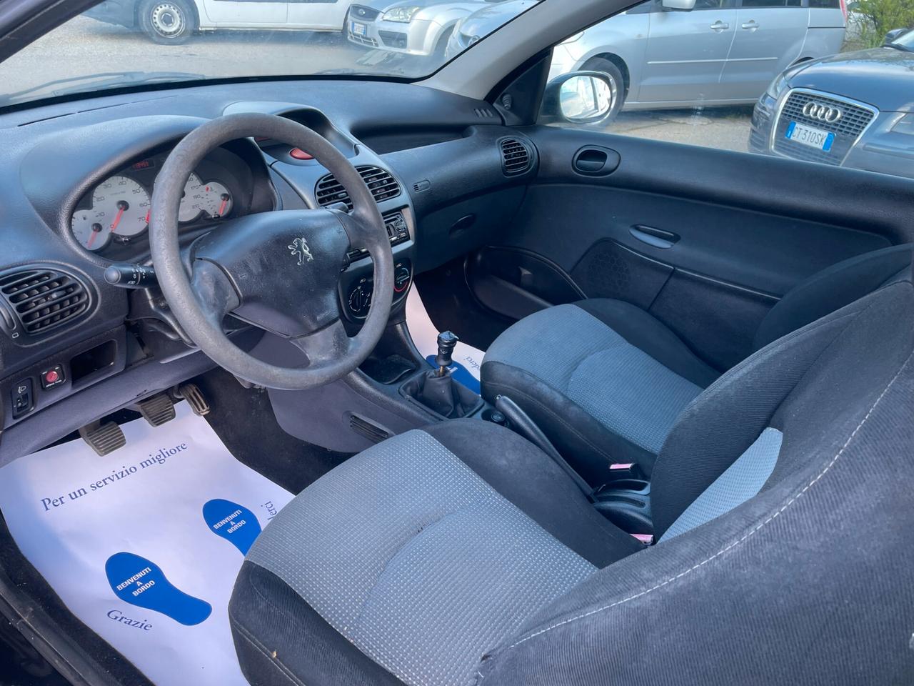 Peugeot 206 1.1 3p. Lee