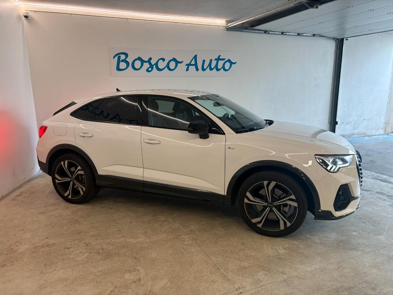 Audi Q3 Sportback 40 2.0 tdi Identity Black quattro 193cv s-tronic