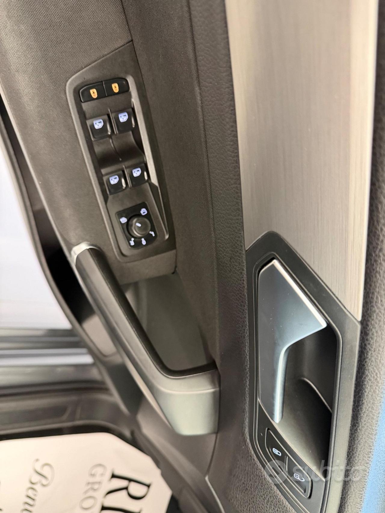 Volkswagen Touran 2.0 TDI 115 CV DSG IVA 7 posti