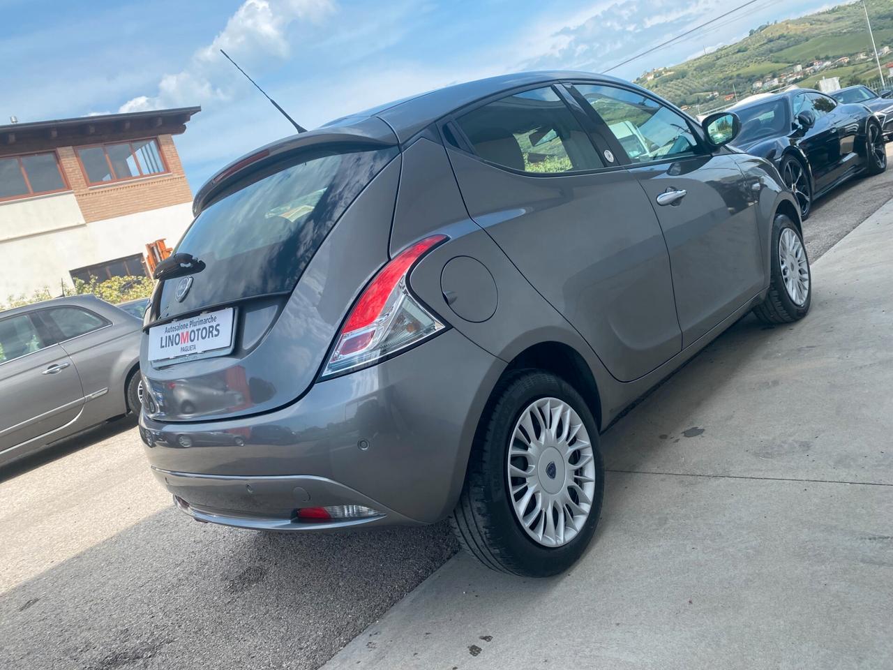 Lancia Ypsilon 1.2 69 CV 5 porte GPL Ecochic Silver