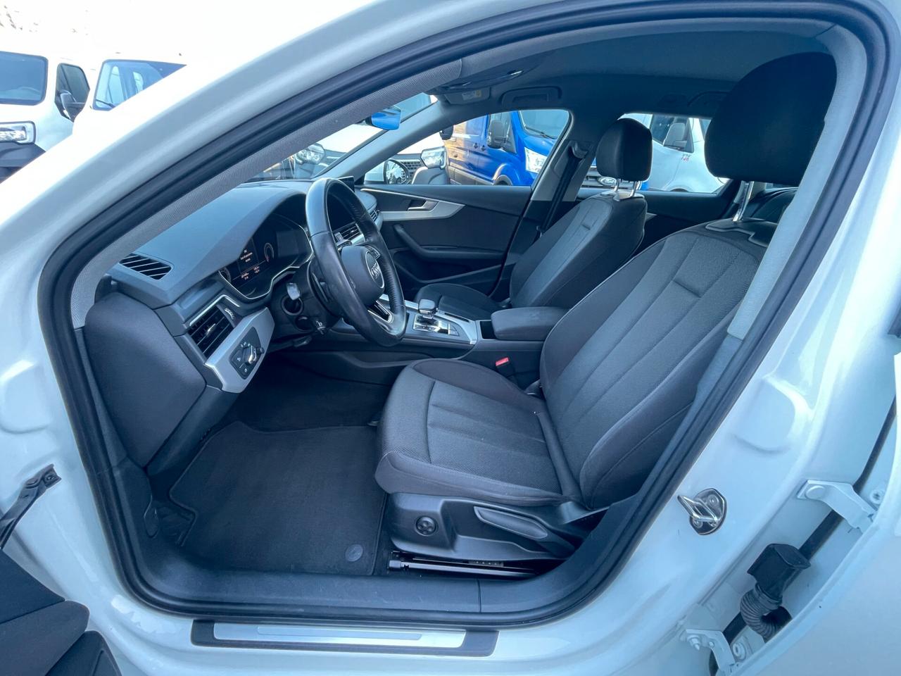 Audi A4 Avant 30 TDI/136 CV S tronic Business