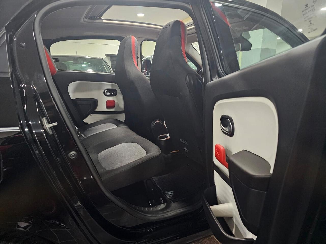 NUOVA RENAULT TWINGO ENERGY INTENS SCe 1.0 BENZ 65CV. GARANZIA UFFICIALE RENAULT. AUTO COME NUOVA.