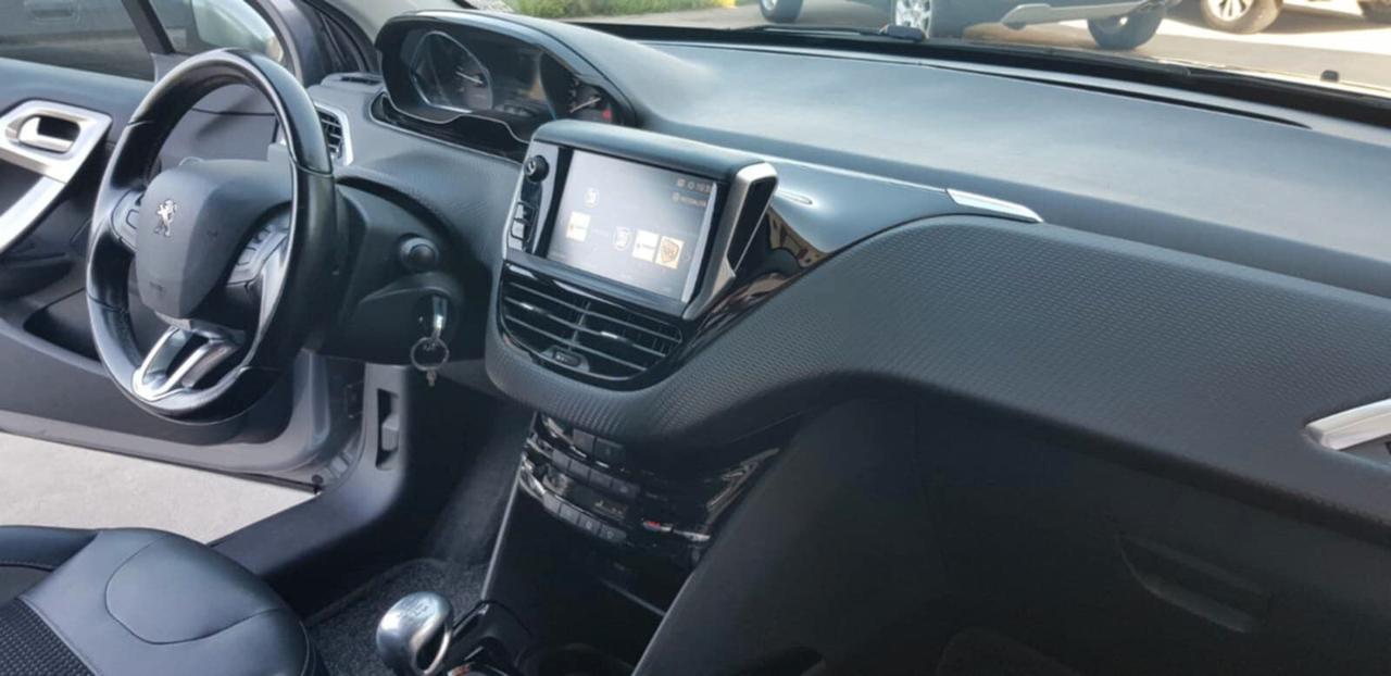 Peugeot 2008 1.5 HDi 100 CV Allure