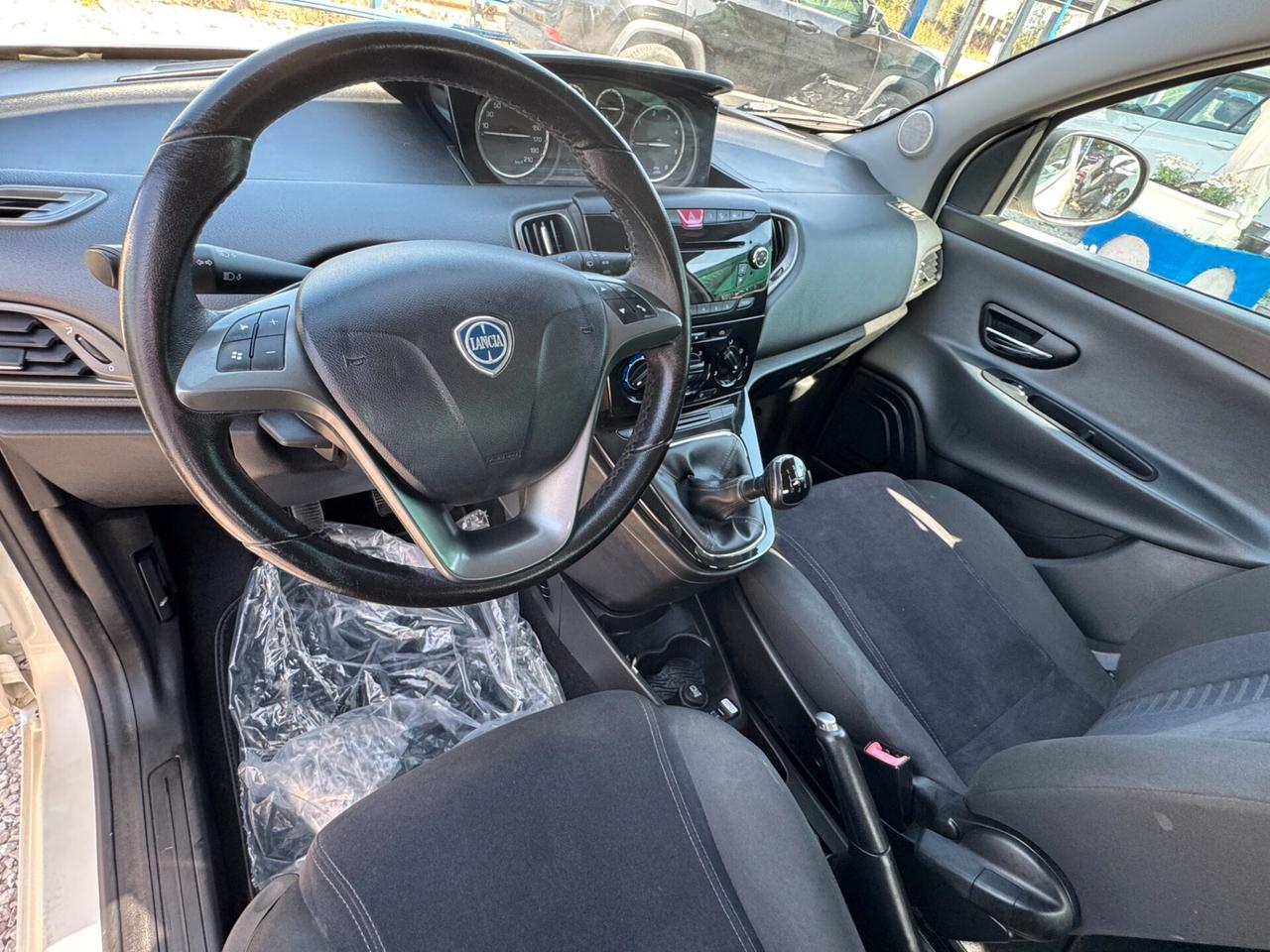 Lancia Ypsilon 1.3 MJT 16V 95 CV 5 porte 1prop. km certificati bianco perla 2011