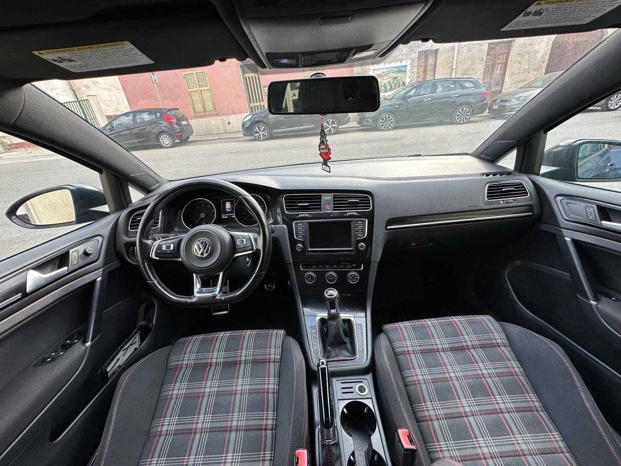 Volkswagen Golf VII GTI 2.0 211CV PANAMERICANA