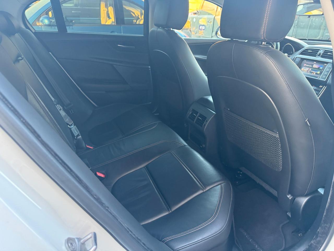 Jaguar XE 2.0 D 180 CV aut. Pure