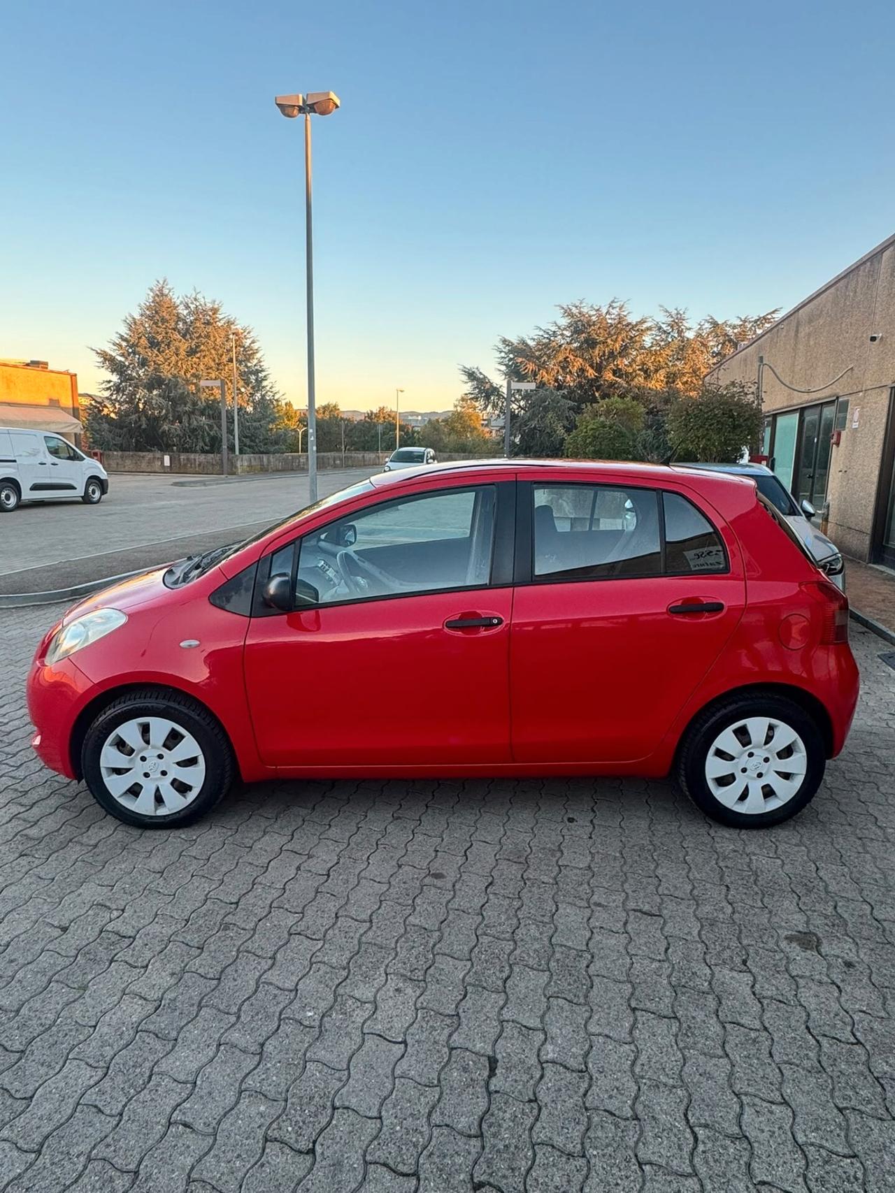 Toyota Yaris 1.0 5 porte Now
