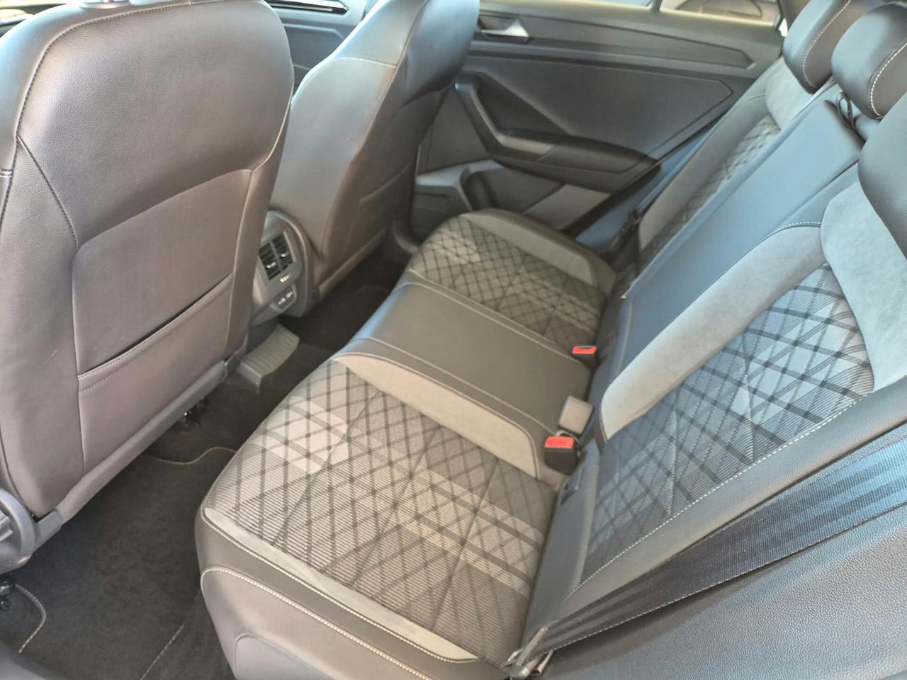 Volkswagen T-Roc 2.0 TDI 150 CV DSG R-Line