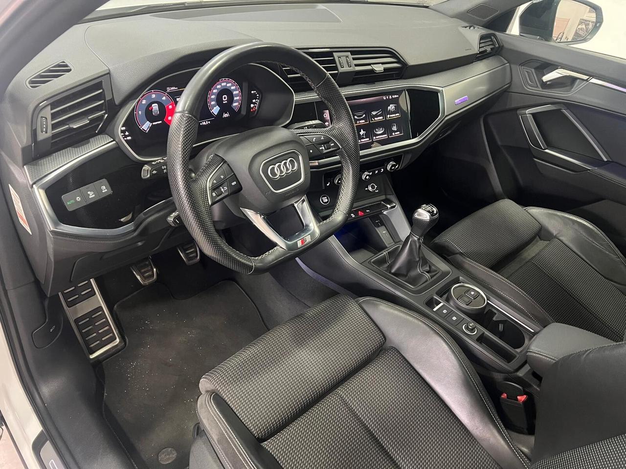 Audi Q3 35 TDI Identity Black