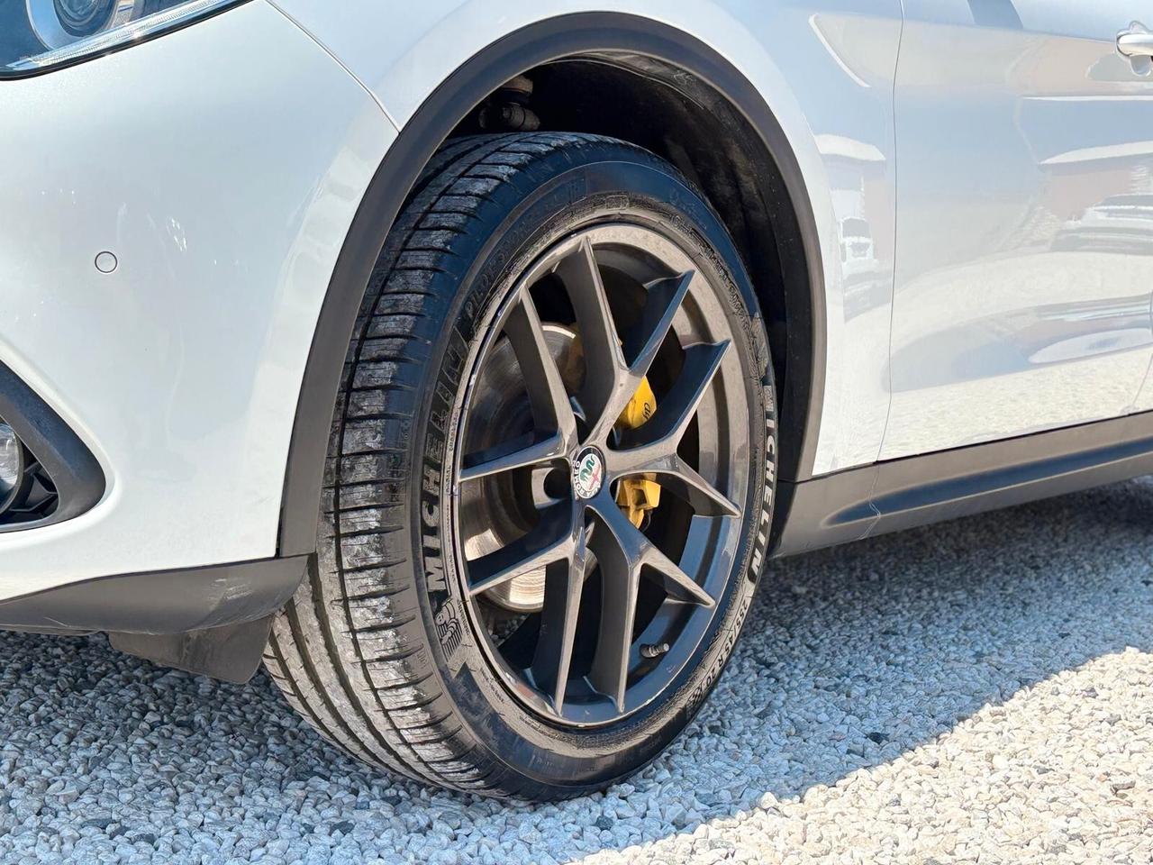 Alfa Romeo Stelvio 2.2 Turbodiesel 180 CV AT8 Q4 Executive TETTO APRIBILE