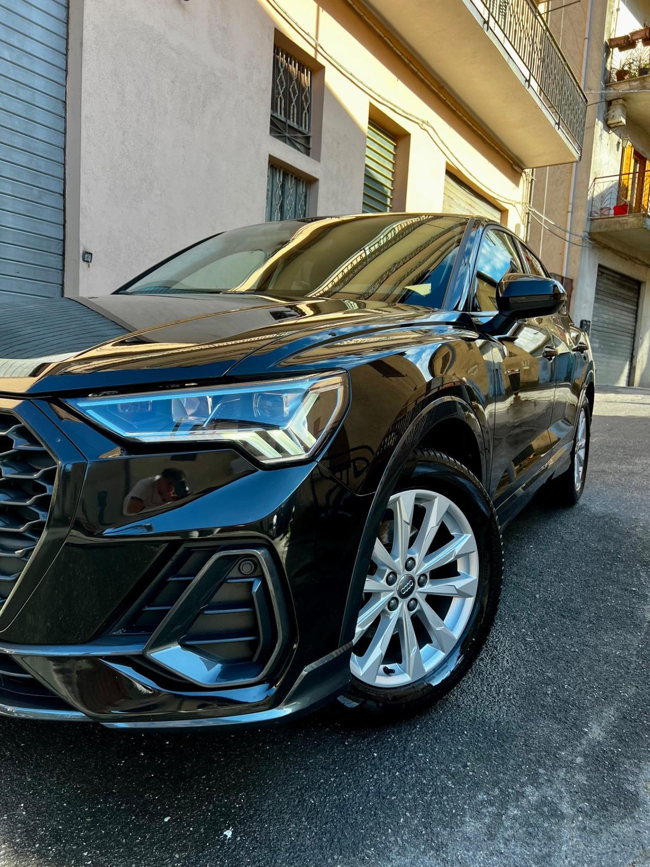 Audi Q3 SPB 35 TDI S line edition total black