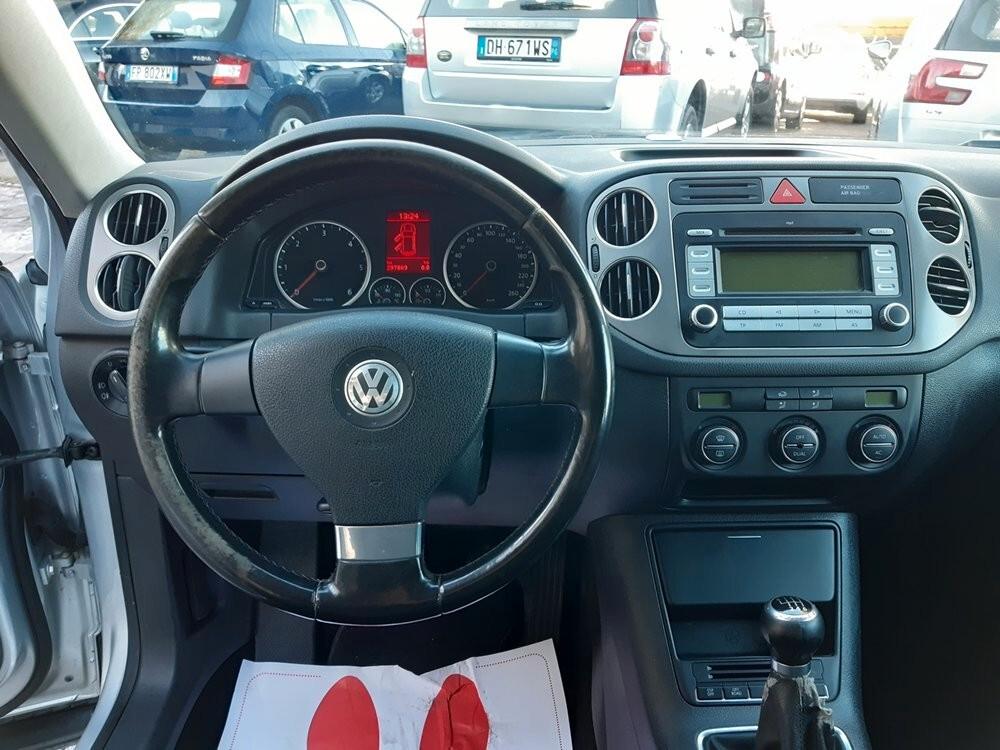 Volkswagen Tiguan 2.0 16V TDI DPF Track & Field NEO PATENTATI